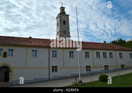 Blick auf das Kloster große remeta, Serbien, und Wolken im Hintergrund Stockfoto