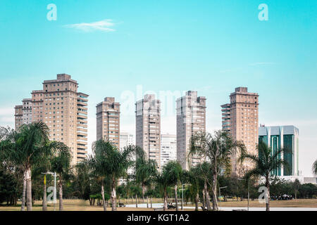 Foto von Gebäuden in der Nähe von Villa-Lobos Park in San Paulo (São Paulo), Brasilien (Brasil) Stockfoto