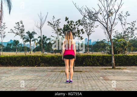 Foto von Mädchen an Villa-Lobos Park in San Paulo (São Paulo), Brasilien (Brasil) Stockfoto