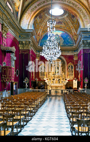 Alpes-Maritimes (06), Menton. Basilique Saint Michel Archange. La nef // Alpes-Maritimes (06), Menton. Basilika Saint-Michel. Das Schiff Stockfoto