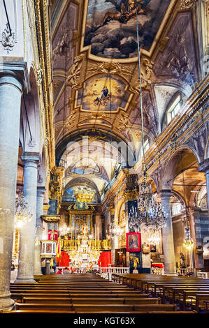 Alpes-Maritimes (06), Menton. Basilique Saint Michel Archange. La nef // Alpes-Maritimes (06), Menton. Basilika Saint-Michel. Das Schiff Stockfoto