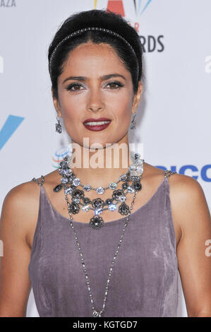 - 2009 alma Awards auf der royce Hall in Los Angeles. Salma Hayek097 = Menschen,, headshot,, Premiere, Auszeichnungen zeigen, Ankunft, Red Carpet event, Vertikal, lächelnd, Filmwirtschaft, usa, Film Schauspielerin, Film Berühmtheit, Künstler, Prominente, Kamera, Fotografie, Kunst, Kultur und Unterhaltung, an einer Veranstaltung, Bestof, eine Person, Stockfoto