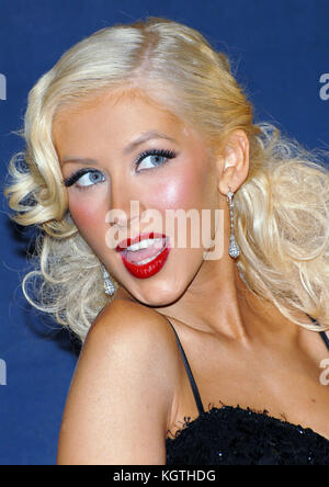 Christina Aguilera backstage auf der 49. jährlichen Grammy's im Staples Center in Los Angeles. 11 2007 Februar. headshot Christina Aguilera - = Menschen,, headshot,, Premiere, Auszeichnungen zeigen, Ankunft, Red Carpet event, Vertikal, lächelnd, Filmwirtschaft, usa, Film Schauspielerin, Film Berühmtheit, Künstler, Prominente, Kamera, Fotografie, Kunst, Kultur und Unterhaltung, an einer Veranstaltung, Bestof, eine Person, Sänger, Musiker, musikalischen Künstler Christina Aguilera - = Menschen,, headshot,, Premiere, Auszeichnungen zeigen, Ankunft, Red Carpet event, Vertikal, lächelnd, Filmwirtschaft, usa, Film ac Stockfoto