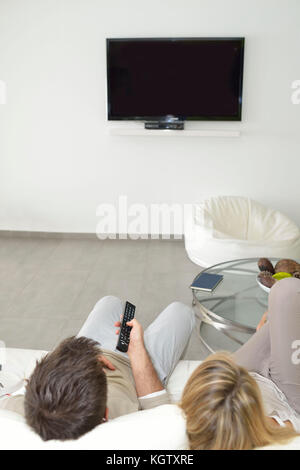 Ansicht der Rückseite des paar Fernsehen Stockfoto