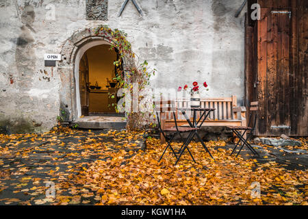 Bergen, Norwegen - Oktober 2017 : kleiner Eingang zum Museum in Bryggen, einer UNESCO-Welterbeliste, Norwegen Stockfoto