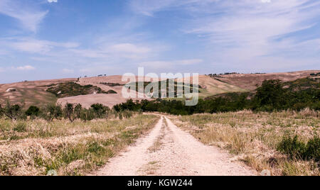 TOSKANA-JUNI 1: Wunderschönes Wahrzeichen der Toskana entlang der historischen Route Via Francigena, Orcia-Tal, Toskana, Italien, am 1,2017. Juni. Stockfoto