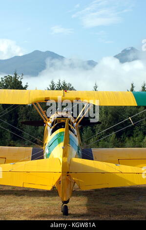 Dieses 1942 Boeing 75 N1, allgemein bekannt als Stearman, ist bereit, für einen Tag zu fliegen. Stockfoto