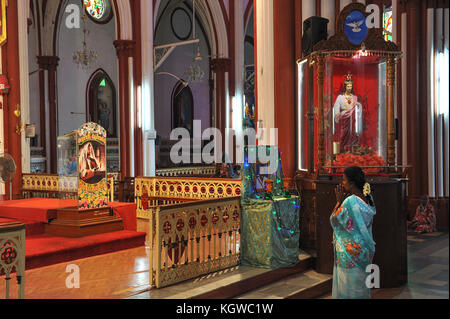 PONDICHERRY, INDIEN - November 2017: Sonntag morgen in der Basilika des heiligsten Herzens Jesu Stockfoto