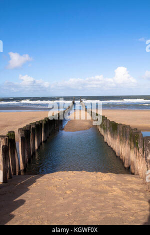 Niederlande, am Strand in Domburg auf der Halbinsel Walcheren, groins. Niederlande, am Strand von Domburg auf Walcheren, Buchen. Stockfoto