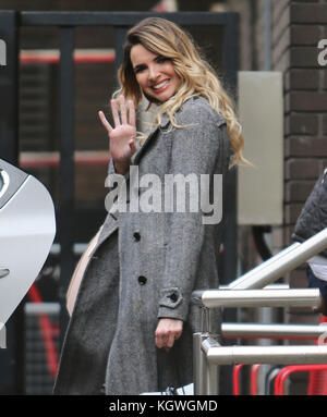 Nadine Coyle außerhalb itv Studios mit: Nadine Coyle Wo: London, Vereinigtes Königreich, wenn: 10 Okt 2017 Credit: Rocky/wenn.com Stockfoto