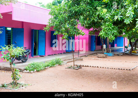 Traditionelles Haus bunt im kleinen Dorf in Indien farbige Stockfoto