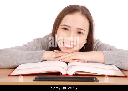 Schule Mädchen an einem Schreibtisch isoliert auf weißem Sitzen Stockfoto