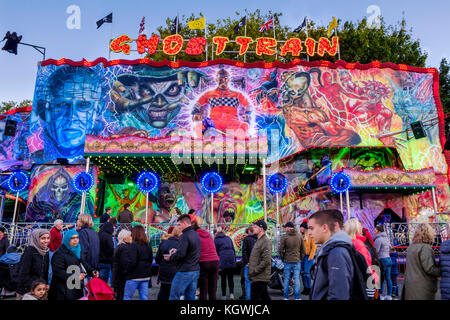 Ghost Train messe Fahrt am Abend, Goose Fair, Nottingham, England, Großbritannien Stockfoto