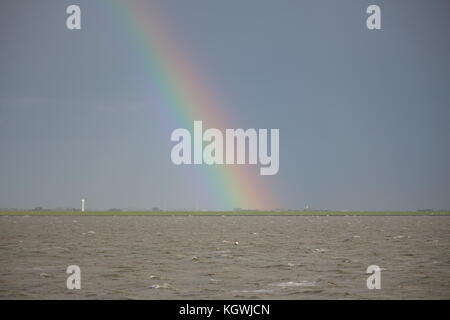 Regenbogen über der Nordsee bei Meldorf Stockfoto