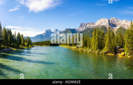 Rafting auf dem Bow River in der Nähe von Canmore in Kanada Stockfoto