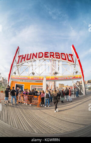 Thunderbolt Achterbahnfahrt, Coney Island Luna Park, Brooklyn, New York, NY, Vereinigte Staaten von Amerika. Usa Stockfoto