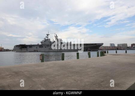 Amphibisches Schiff USS Bataan (LL 5) Stockfoto