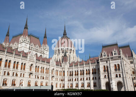 BUDAPEST - 17. SEPTEMBER 2017: Das ungarische Parlament Gebäude, das auch als Parlament von Budapest in der Stadt, ist der Sitz Stockfoto