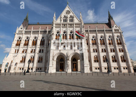 BUDAPEST - 17. SEPTEMBER 2017: Das ungarische Parlament Gebäude, das auch als Parlament von Budapest in der Stadt, ist der Sitz Stockfoto