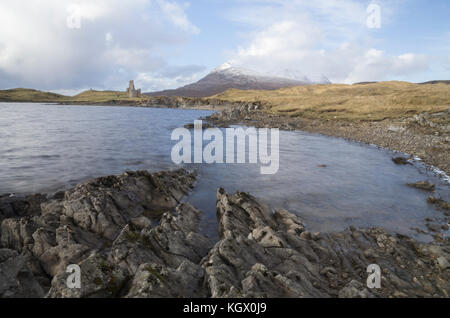 Ardvreck Castle am Loch Assynt, Sutherland, Schottland, UK Stockfoto