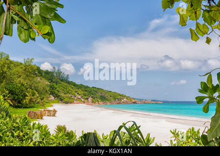 Ankunft in Petite Anse Strand auf La Digue Insel der Seychellen Archipel Stockfoto