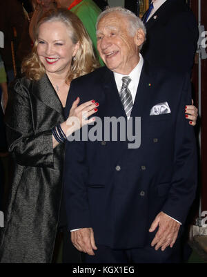 Oct 10, 2017 - Mel Brooks und Susan Stroman Teilnahme an Specsavers Brillenträger des Jahres 2017, 8 Northumberland Avenue, London, England, Großbritannien Stockfoto