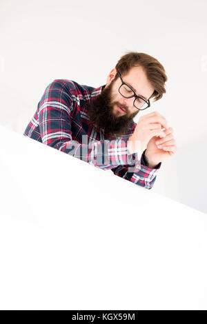 Hipster Mann mit Bart und Brille Stockfoto