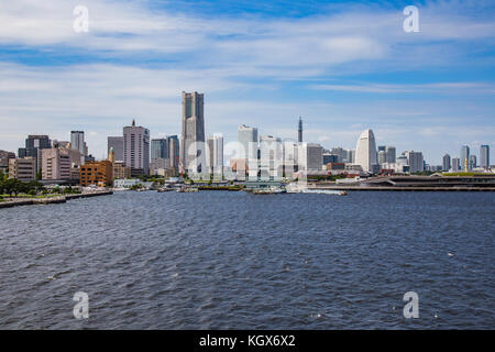 Die yokohama waterfront Skyline von Tokyo Bay gesehen Stockfoto