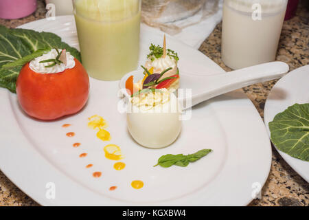 Anzeige für die Auswahl von à-la-carte-ei Salat essen zu einem Luxus Restaurant Buffet Bar Stockfoto