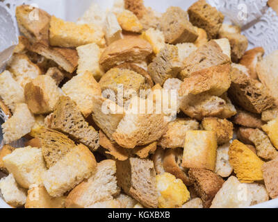 Anzeige für die Auswahl von Brot Croutons Lebensmittel in einem luxuriösen Restaurant Buffet Bar Stockfoto