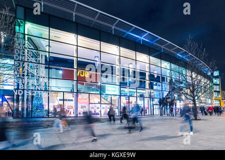 Außenansicht des Omni Centre am Leith Walk bei Nacht in Edinburgh, Schottland, Großbritannien Stockfoto