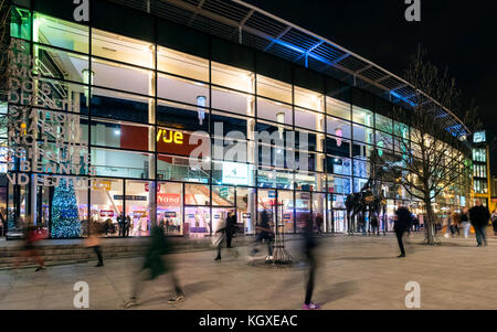 Außenansicht des Omni Centre am Leith Walk bei Nacht in Edinburgh, Schottland, Großbritannien Stockfoto