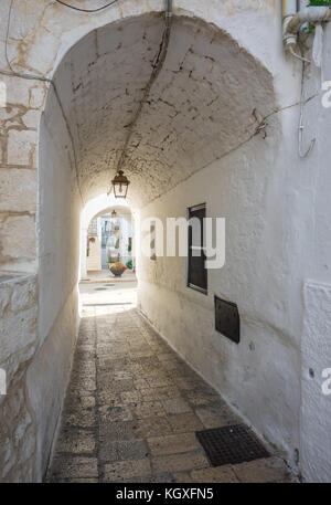 Cisternino (Italien) - das historische Zentrum der kleinen und hübschen weißen Stadt der Provinz von Brindisi, Apulien, Süditalien Stockfoto