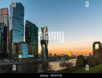 Moskau, Russland - November 2. 2017. Business Center der Stadt Moskau bei Sonnenuntergang Stockfoto