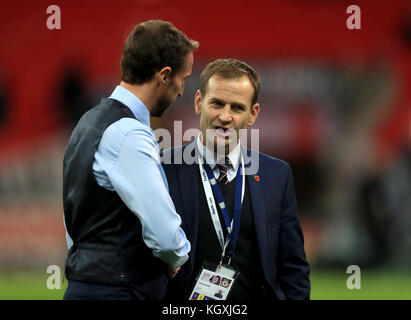 England-Trainer Gareth Southgate (links) spricht mit FA-technischer Direktor Dan Ashworth vor dem Internationalen Freundschaftsspiel im Wembley Stadium in London. Stockfoto