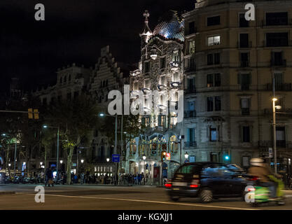 Casa Batllo des Architekten Antoni Gaudi nachts, Barcelona. Stockfoto