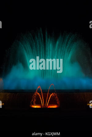 Der Magische Brunnen von Montjuïc. Ein Brunnen Anzeige gespielt zu Licht und Musik, Barcelona, Spanien. Stockfoto