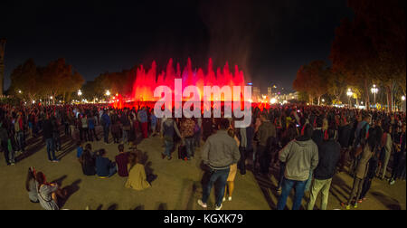 Der Magische Brunnen von Montjuïc. Ein Brunnen Anzeige gespielt zu Licht und Musik, Barcelona, Spanien. Stockfoto