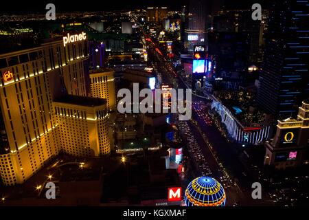 Las Vegas, USA - 6. August: Blick von der Spitze des Pariser Turm von Las Vegas und den Strip bei Nacht, am 6. August 2013 Stockfoto