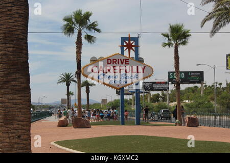 LAS VEGAS, USA-AUG 5: Die Rückseite des berühmten Willkommen in Las Vegas Schild mit sorgfältig geschrieben 'Drive, Komm bald zurück" am 5. August 2013, mit peo Stockfoto