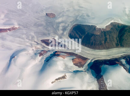 Baffin Island (Nunavut), Kanada: eine Luftaufnahme der Gletscher in der Nähe von Pond Inlet. Stockfoto