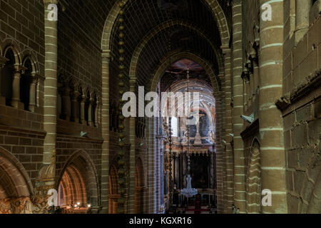 Blick auf das Hauptschiff der Se Kathedrale von Evora, Portugal, im 13. Jahrhundert entstanden Stockfoto