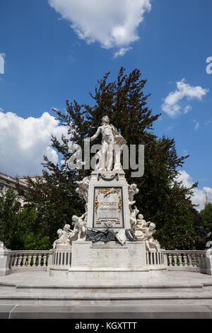 Mozart Denkmal aus dem Jahr 1896 in Wien Stadt, Österreich Stockfoto