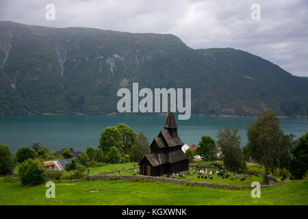 Die Stabkirche in Urnes ist die älteste der noch vorhandenen 28 Stabkirchen in Norwegen. Stockfoto