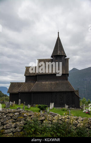 Die Stabkirche in Urnes ist die älteste der noch vorhandenen 28 Stabkirchen in Norwegen. Stockfoto