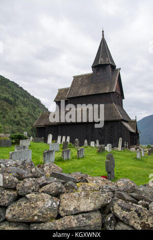 Die Stabkirche in Urnes ist die älteste der noch vorhandenen 28 Stabkirchen in Norwegen. Stockfoto