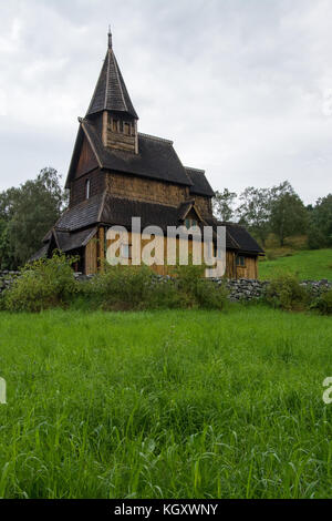 Die Stabkirche in Urnes ist die älteste der noch vorhandenen 28 Stabkirchen in Norwegen. Stockfoto