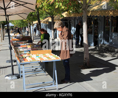 Buchhändler Stände und Buden, Cuesta de Moyano in der Nähe von Retiro Park, Madrid, Spanien Stockfoto