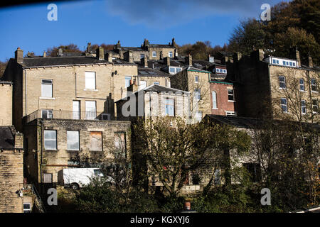 Hebden Bridge ist eine Marktstadt, die Teil von Hebden Royd in West Yorkshire, England, ist. Es liegt im oberen Calder Valley, 8 Meilen westlich von Halifax A Stockfoto