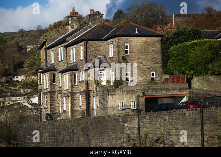 Hebden Bridge ist eine Marktstadt, die Teil von Hebden Royd in West Yorkshire, England, ist. Es liegt im oberen Calder Valley, 8 Meilen westlich von Halifax A Stockfoto